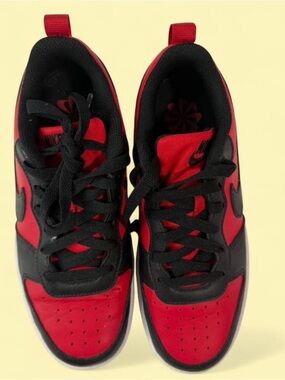 Nike Kids Black and Red Low-Top Sneakers